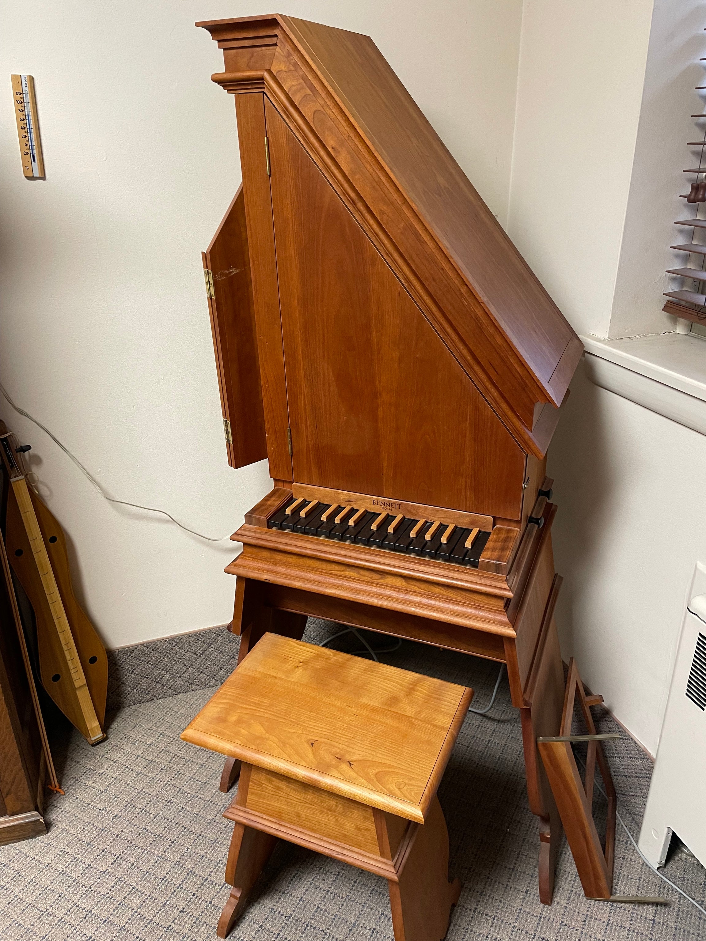 Bennett Instrument Bennett octave positiv. ~ Sold ~ – Harpsichord Clearing House