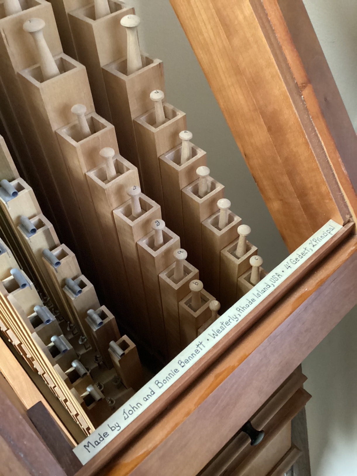 Bennett Instrument Bennett octave positiv. ~ Sold ~ – Harpsichord Clearing House