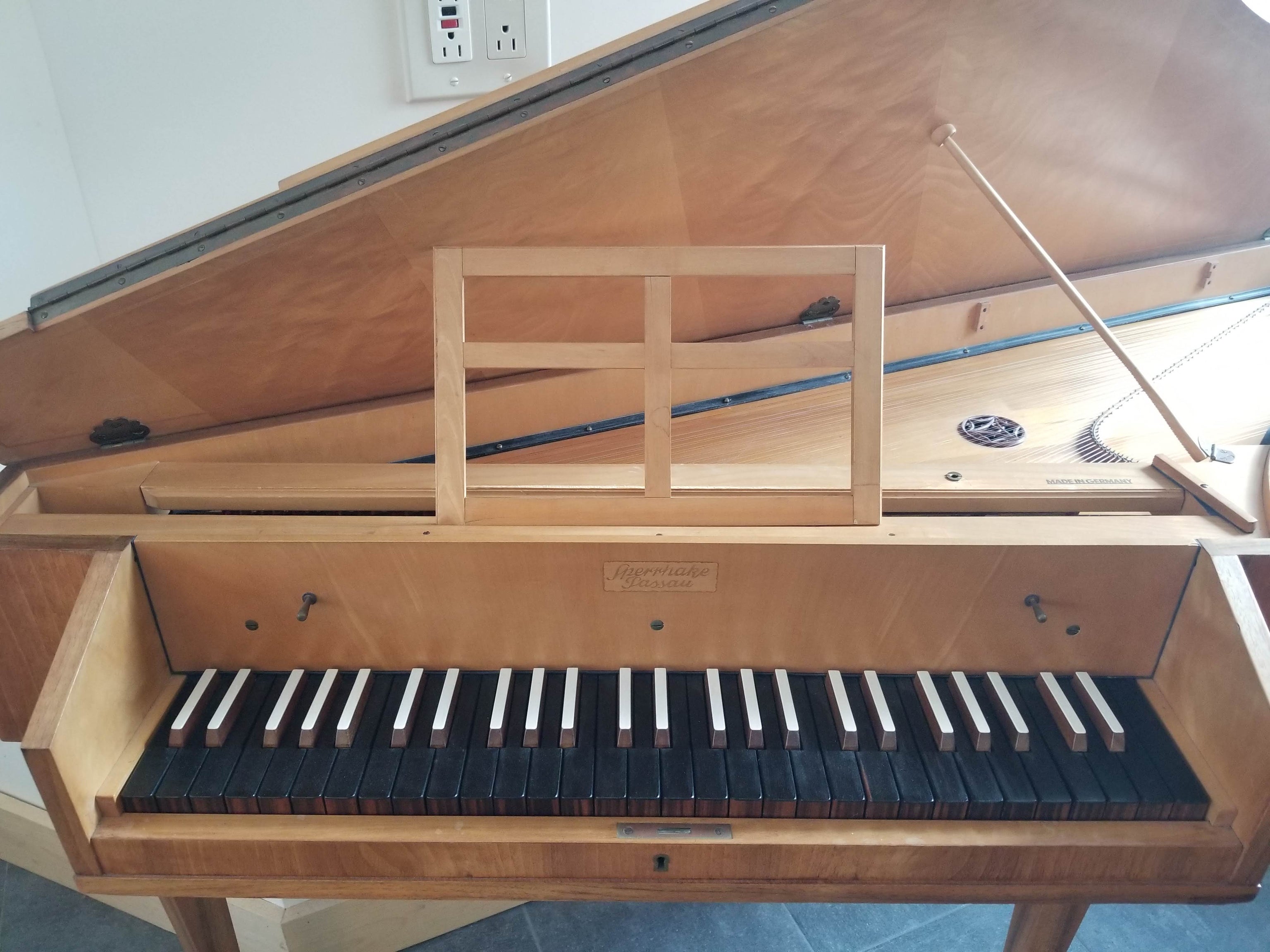 Spinet Record Label Spinet by Sperrhake ~ Sold ~ – Harpsichord Clearing House